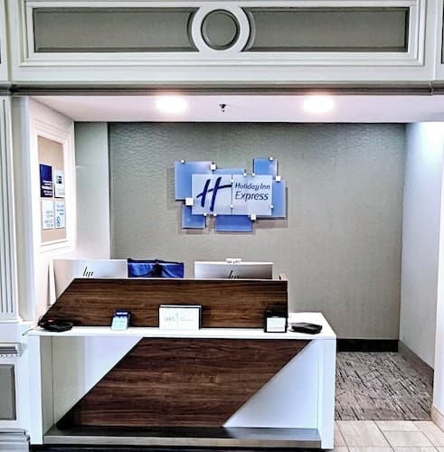 Holiday Inn Express & Suites - North Carmel / Westfield by IHG