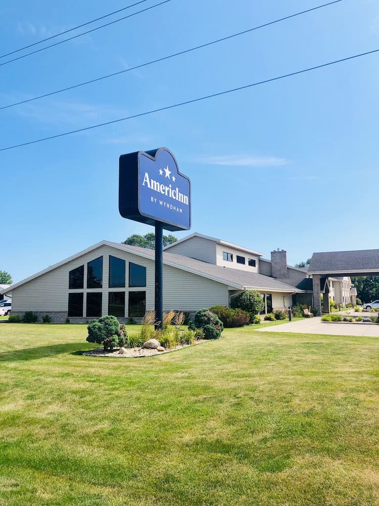AmericInn by Wyndham Iowa Falls