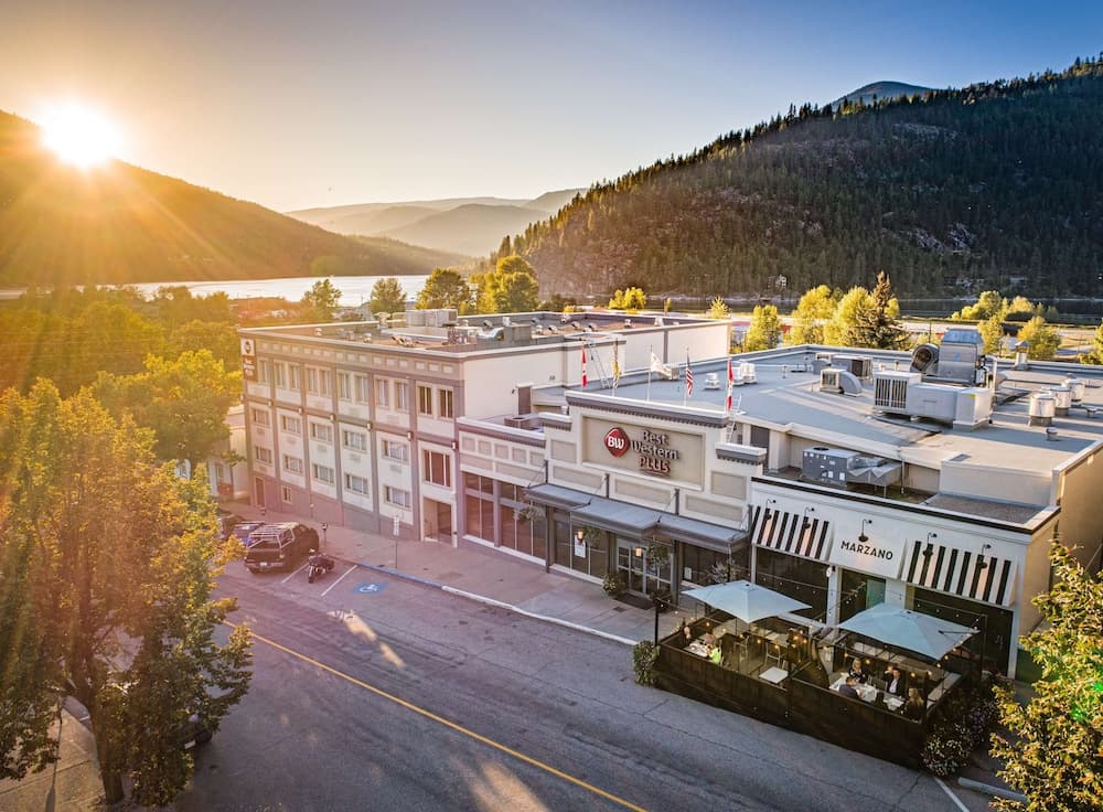 Best Western Plus Baker Street Inn