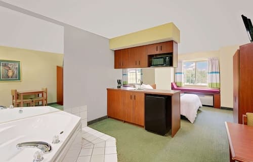 Microtel Inn & Suites by Wyndham Thomasville/High Point/Lexi