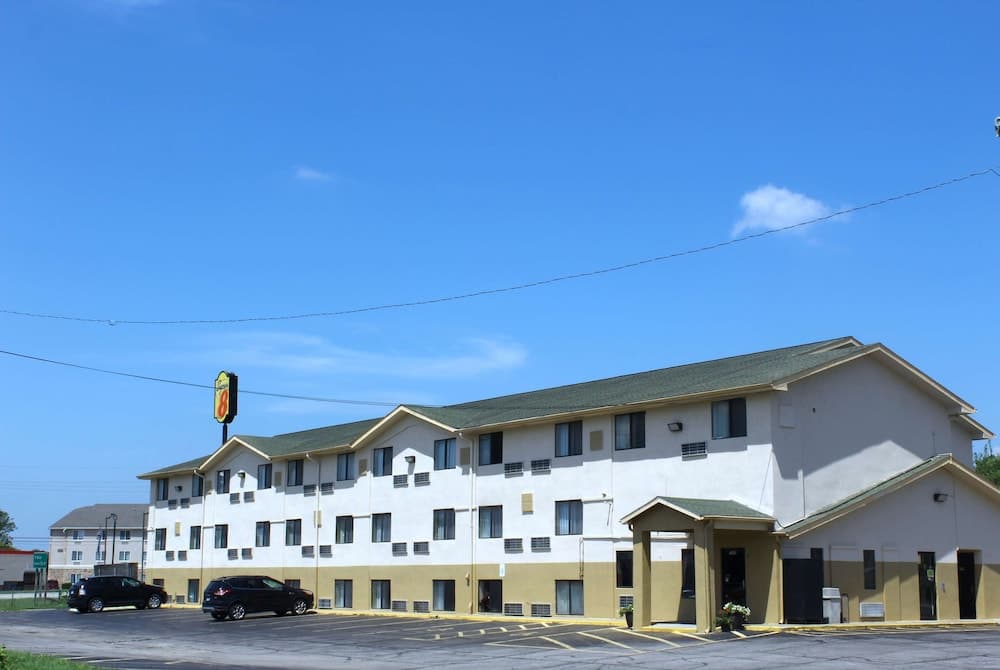 Super 8 by Wyndham Topeka/Wanamaker RD/I-70