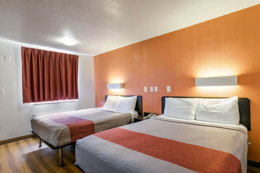 Motel 6 Dothan, AL