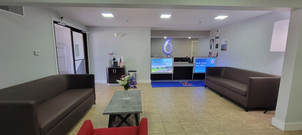 Motel 6 Kewanee, IL