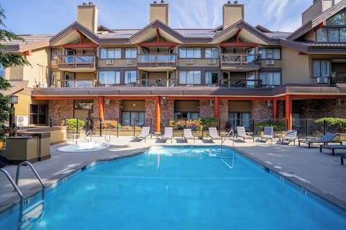 Whistler Village Inn And Suites