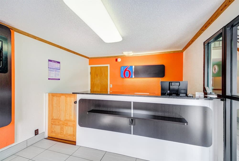 Motel 6 Wichita, KS