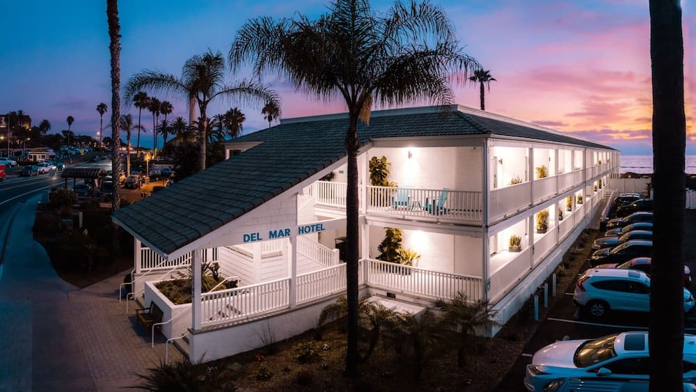 Del Mar Beach Hotel