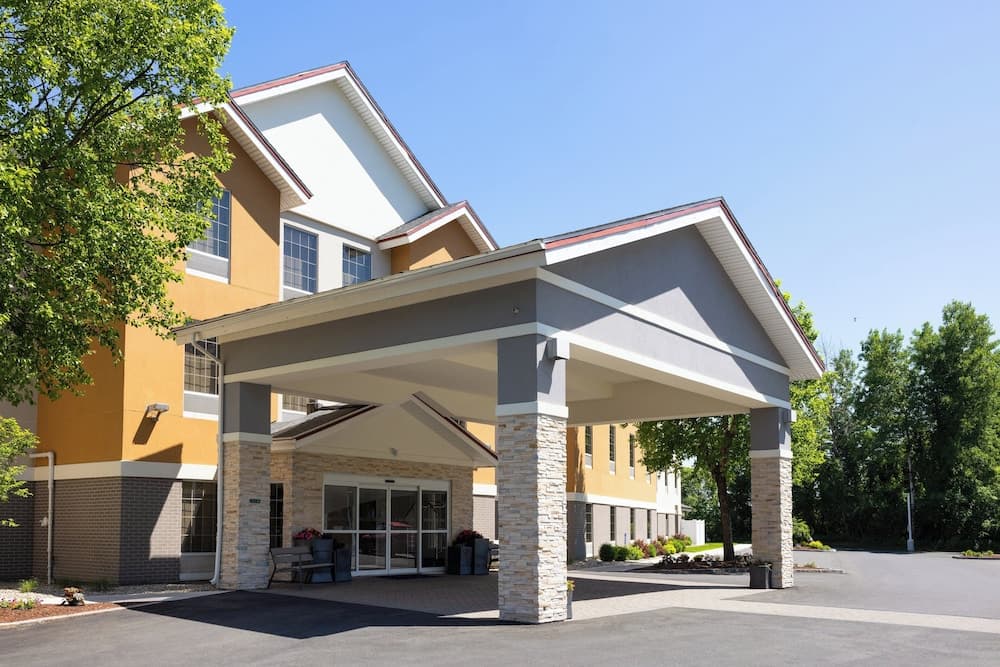 Holiday Inn Express Hotel & Suites Brattleboro by IHG