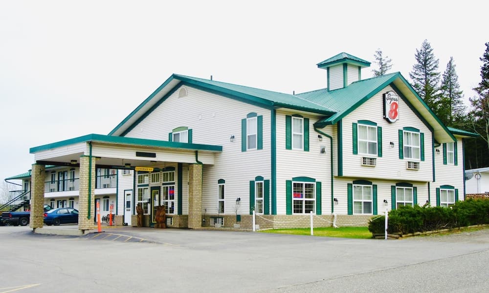 Super 8 by Wyndham 100 Mile House