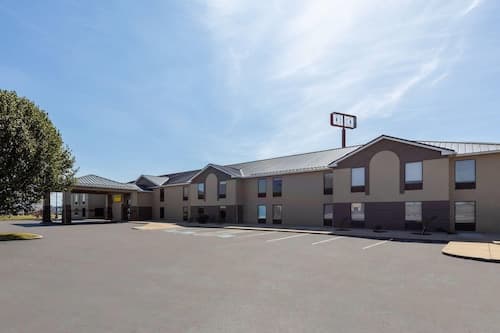 Super 8 by Wyndham Shepherdsville / Louisville South I65