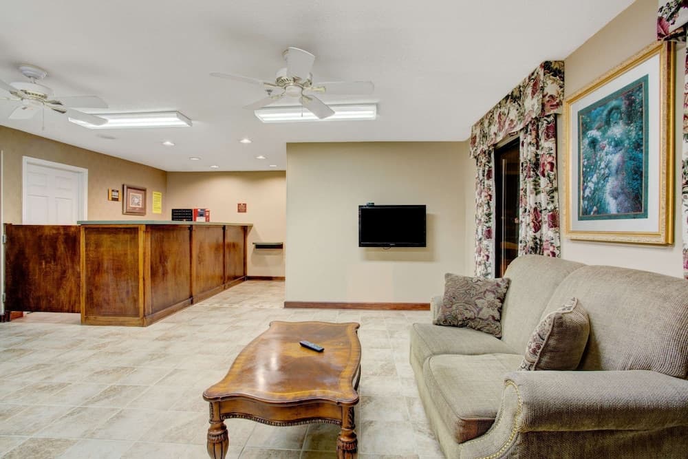Super 8 by Wyndham Booneville