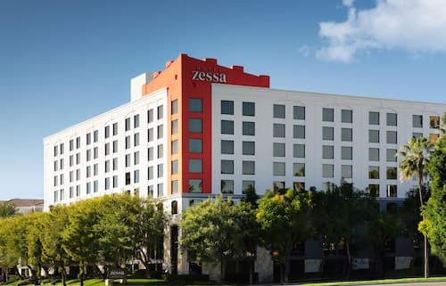 Hotel Zessa Orange County Airport, a DoubleTree by Hilton