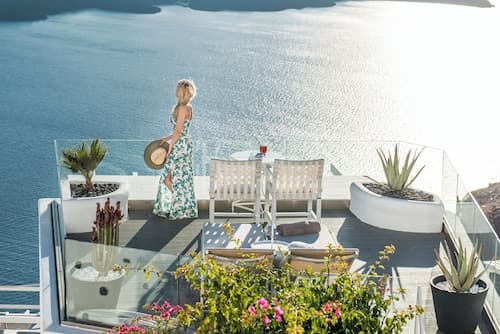 On The Rocks Hotel