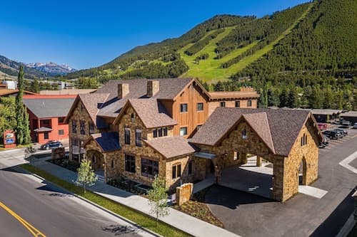 Elk Country Inn