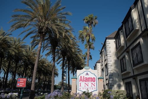 Alamo Inn & Suites