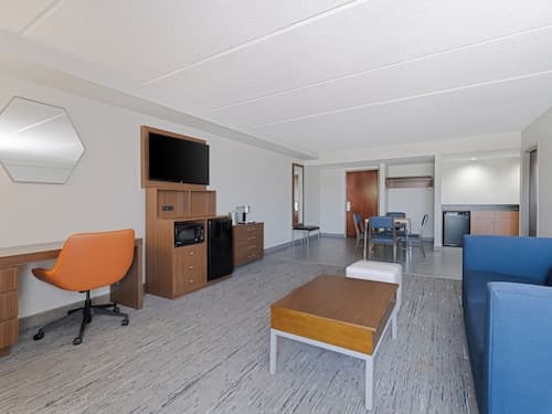 Holiday Inn Express & Suites Augusta West - Fort Gordon by IHG