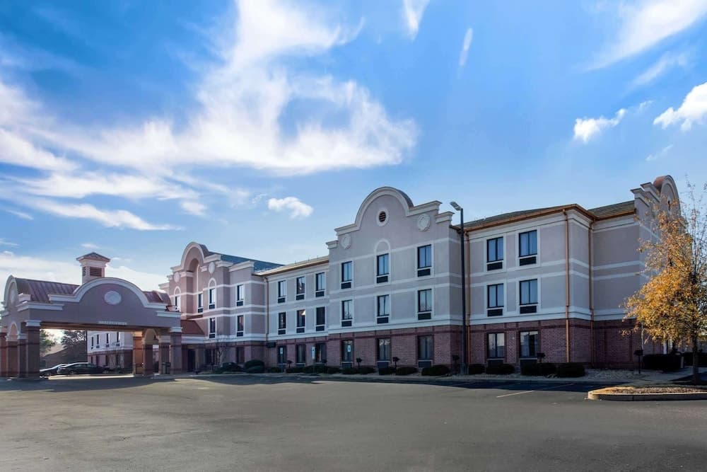 Comfort Inn & Suites Airport - American Way