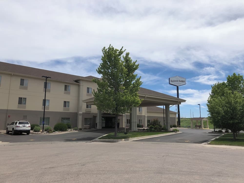 Summit Suites