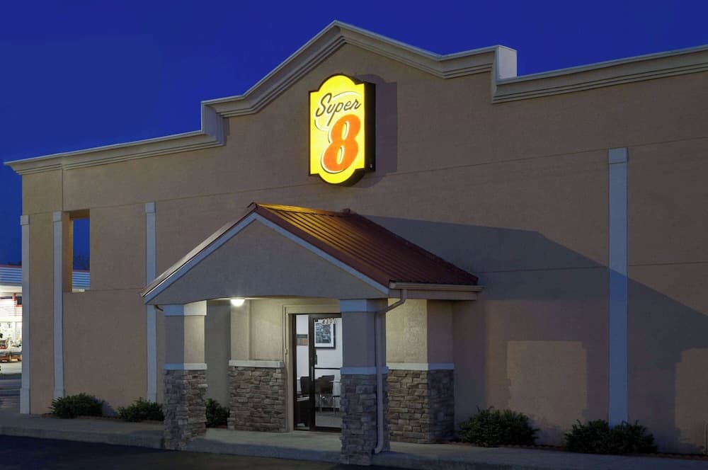 Super 8 by Wyndham Lafayette / Purdue Area