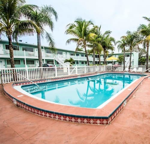 Econo Lodge Cocoa Beach - near the Port