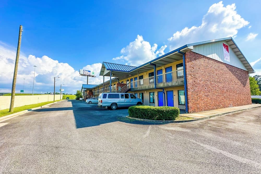 Hahira Inn By OYO near Valdosta