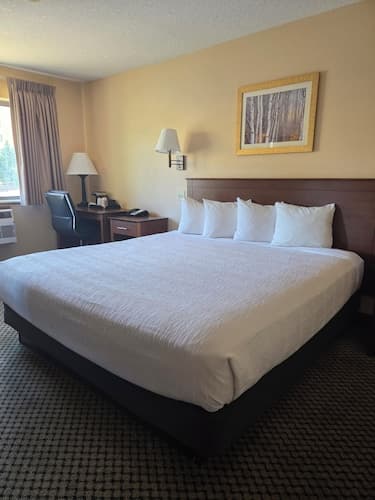 Luxury Inn And Suites