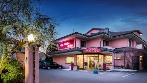 La Villa, Sure Hotel Collection by Best Western