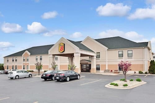 Super 8 by Wyndham Hampshire IL