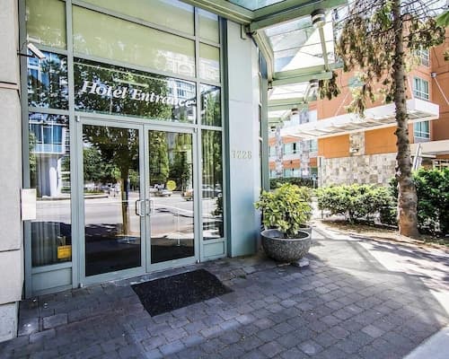 Comfort Hotel Vancouver Airport