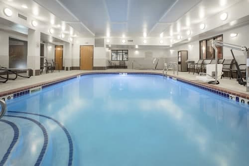 Holiday Inn Express & Suites Yankton by IHG