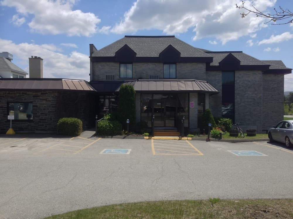 Quality Hotel & Suites