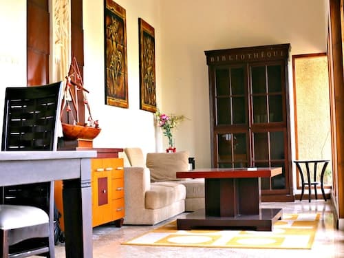 De Bukit Dago Villa by HouseinBandung