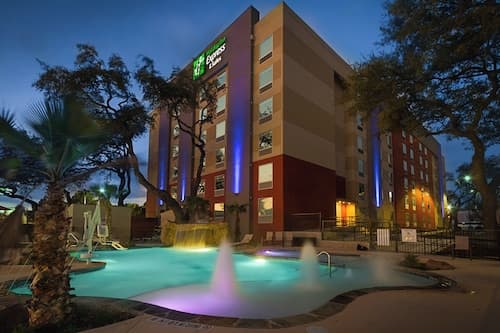 Holiday Inn Express & Suites San Antonio Medical-Six Flags by IHG