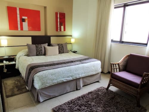 Mondrian Suite Hotel