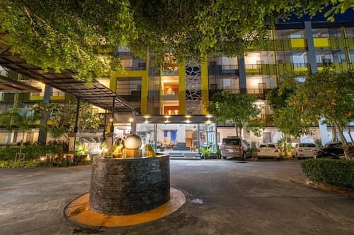 SB Living Place Hotel Phuket Town