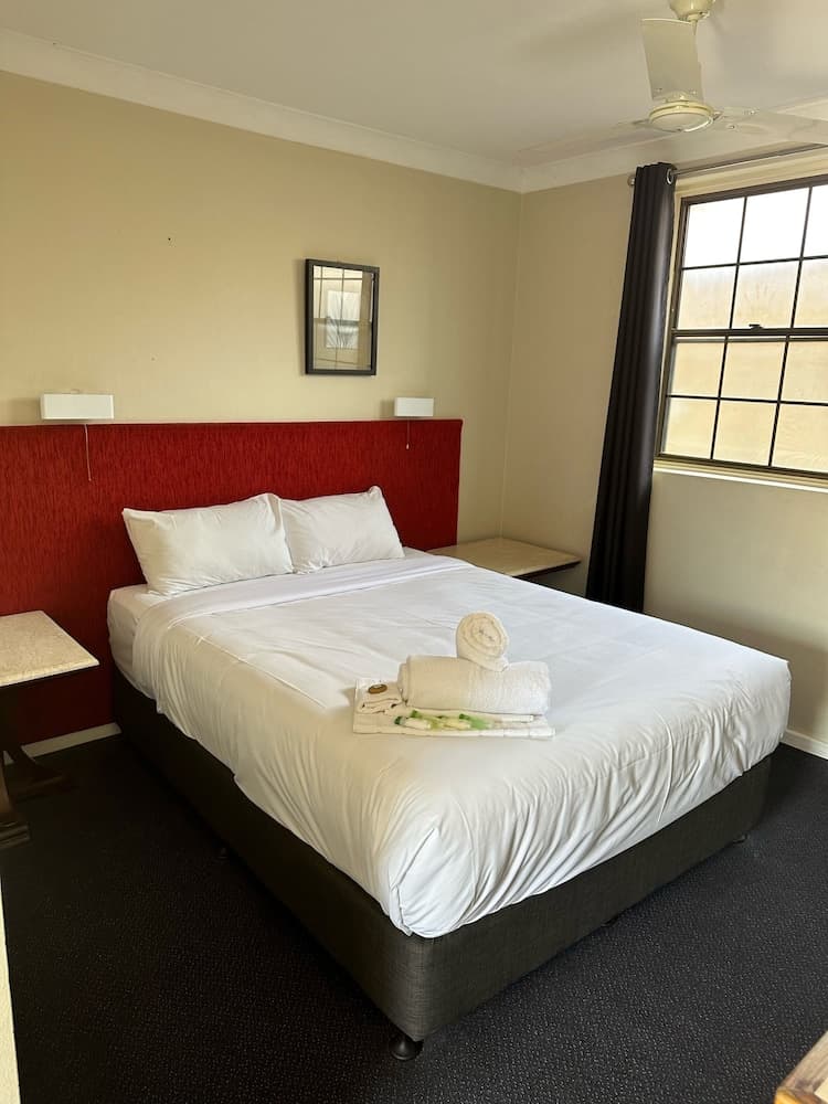 Shamrock Hotel Motel