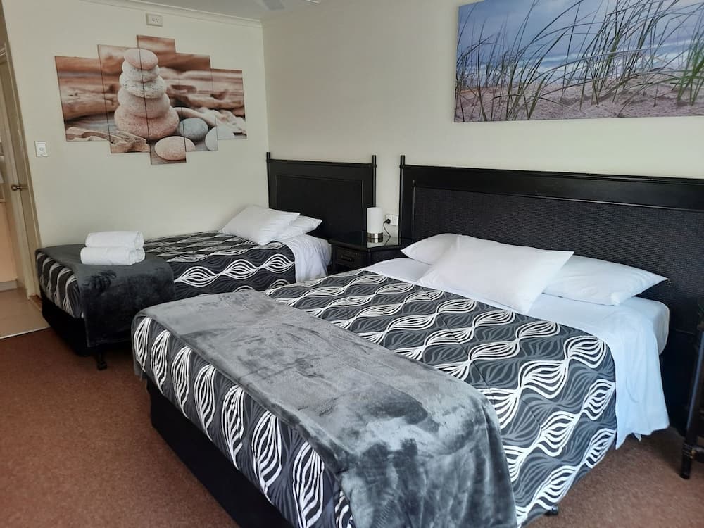 Flying Spur Motel