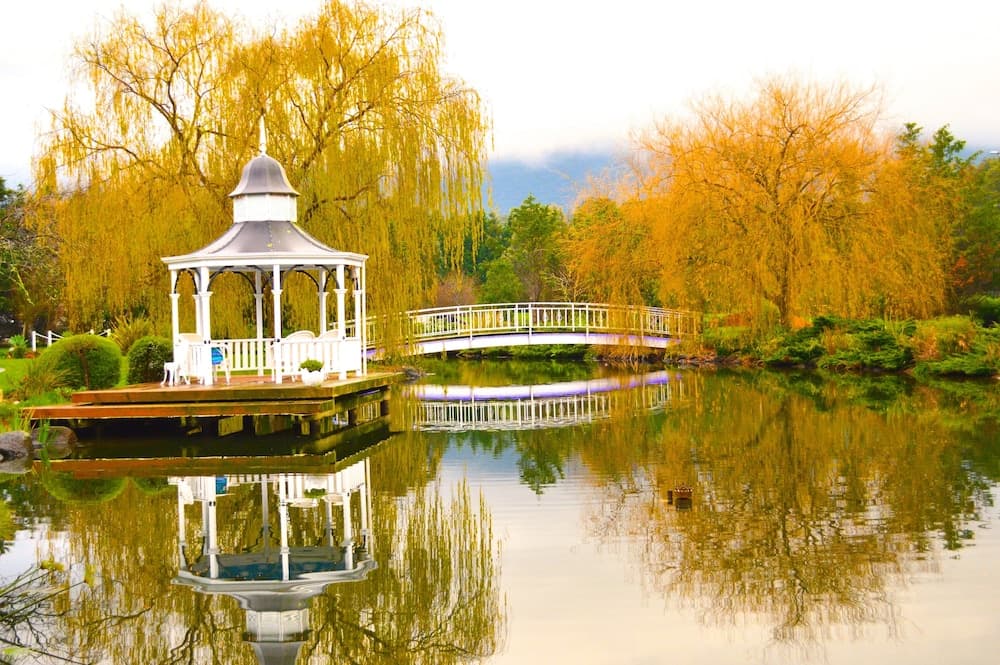 Lakeside Cottage