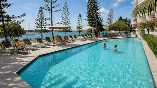 Silvershore Apartments on the Broadwater
