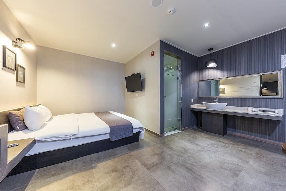 S& Hotel