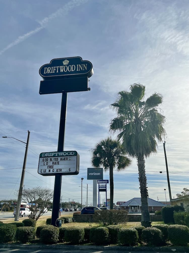 Driftwood Inn