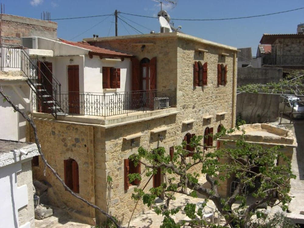 Patriko Traditional Residence