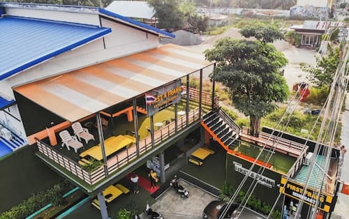 First & Frang Hotel