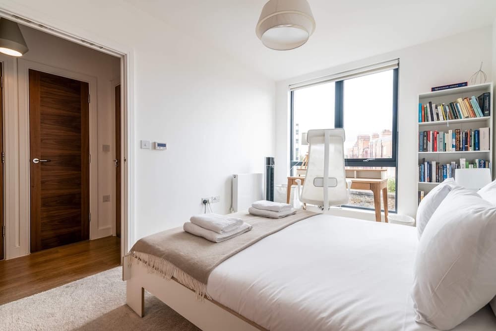 Modern Brixton Jewel Apartment