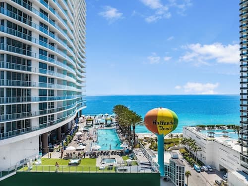 Lyfe Building - Steps to Hallandale Beach - We Host