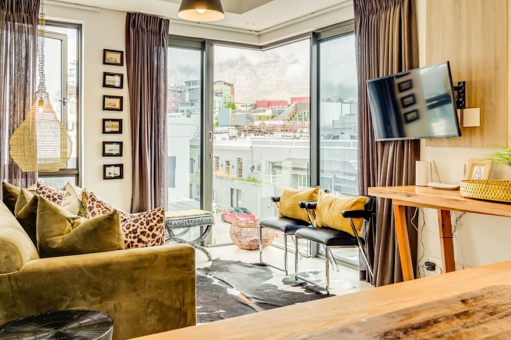 Gorgeous Apartment in Bustling De Waterkant 304 on N