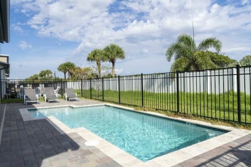 Gorgeous 8B 7BA Melbournbeach w Pool Dock Beach