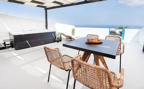 Suite With Indoor and Outdoor Jacuzzi