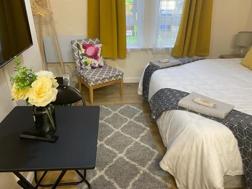 Alphastudio-leeds-walk 2-city-centre-freepark-wifi