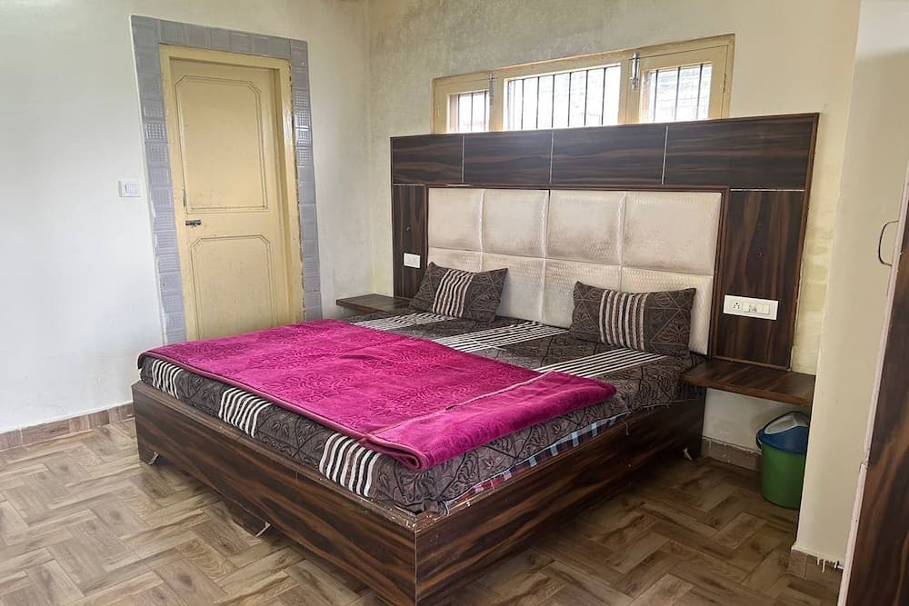 N V Villa Homestay