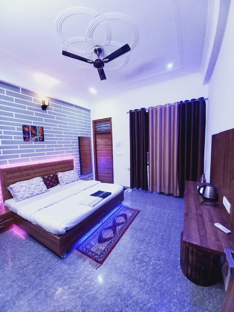 Taj Street Hostel